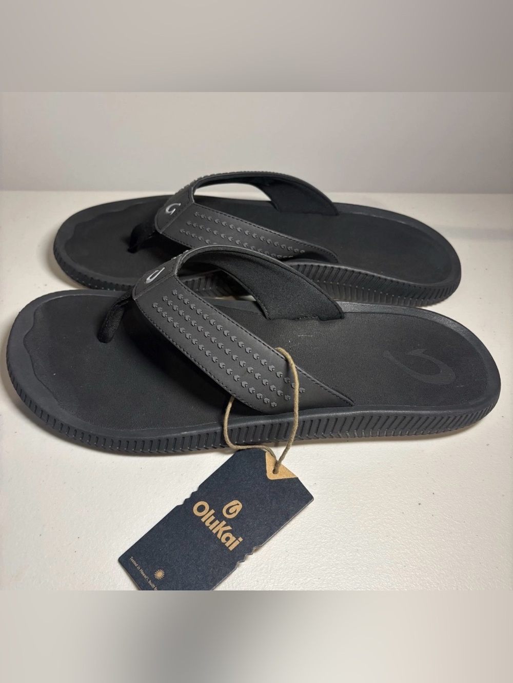 NWT OluKai Ulele Black Flip Flop Men’s Sandals Size 14
